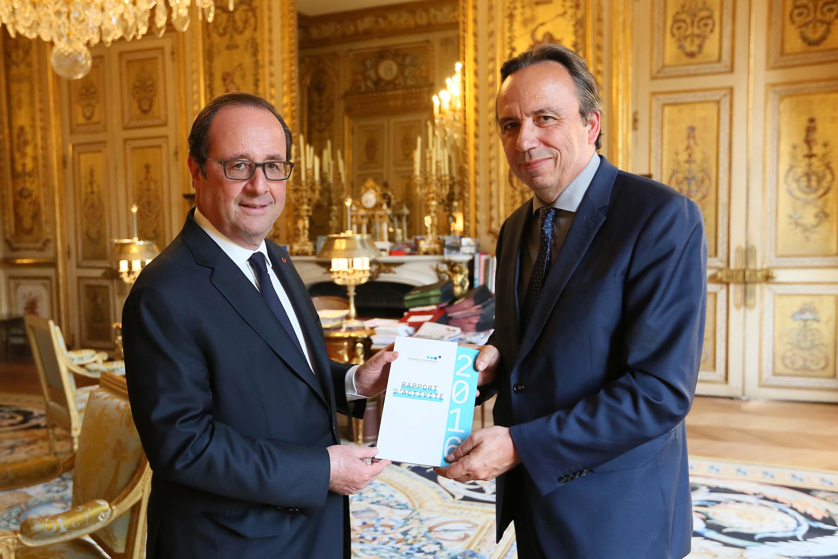 Michel Yahiel a remis le rapport d'activité 2016 au président de la République